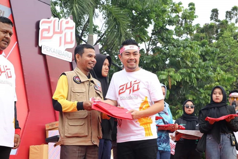 Kwarcab Pekanbaru Terima Bendera Merah Putih dari Pj Walikota Pekanbaru